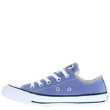 Championes Converse modelo Classic OX, de corte bajo, confeccionados en lona color lila con puntera y suela de goma blanca.