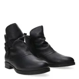 Botas de caña media confeccionadas en cuero negro, con interior forrado en corderito sintético color crema. Presentan un diseño con detalle de tira lateral con hebilla metálica y suela plana con pequeño tacón.