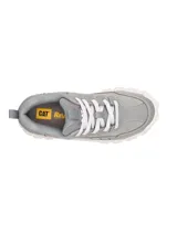 Championes Caterpillar modelo Intruder Lite, color gris con suela chunky blanca y cordones blancos. Presenta detalles en gamuza y el logo de la marca en el lateral.