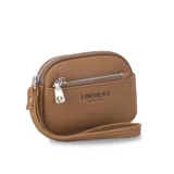 Monedero de mano con diseño rectangular y textura granulada, marca Lincoln's. Cuenta con cierre perimetral, bolsillo frontal con cierre y correa de muñeca integrada.