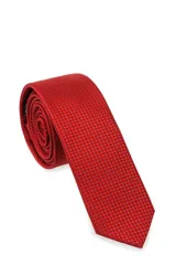Corbatín rojo con micro diseño geométrico.