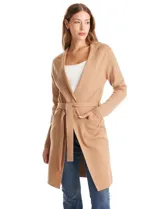 Chaqueta de punto color tostado, de viscosa, con cuello solapa, frente abierto y lazo para ajustar en la cintura. Incluye bolsillos funcionales en la parte delantera.