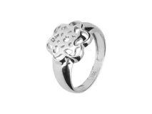 Anillo de plata 925 con diseño calado en forma de flor.