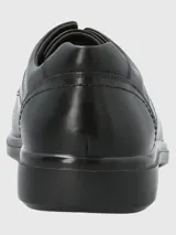 Zapato de vestir para hombre con tecnología waterproof, confeccionado en cuero negro con cierre de cordones y suela de poliuretano.