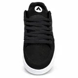 Zapatillas Airwalk modelo Cameo Black de estilo urbano y skate, color negro con suela blanca y logotipo circular blanco en el lateral.