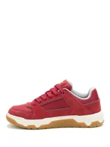 Championes Caterpillar modelo Theorem para hombre, de color rojo con detalles en blanco y suela de goma marrón. Confeccionados en ante y nylon, cuentan con entresuela de EVA para mayor amortiguación y diseño de inspiración urbana.