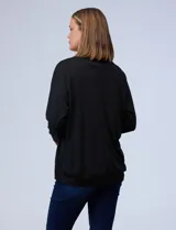 Remera negra de modal, marca French Laundry, con escote redondo y mangas largas.