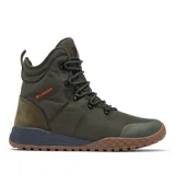 Bota de caña media Columbia Fairbanks, color verde oliva, con tecnología impermeable Omni-Tech y forro térmico reflectante Omni-Heat. Presenta parte superior de tejido Cordura resistente, entresuela acolchada TechLite para mayor comodidad y suela de goma Omni-Grip con tracción avanzada.