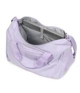 Bolso deportivo tipo duffel de la marca Jansport, color bordó, con doble asa de mano y correa ajustable para hombro. Cuenta con cierre principal, bolsillo frontal con cierre y logo de la marca aplicado.