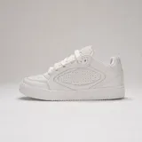 Zapatillas Airwalk modelo Bramer en color blanco total, con diseño urbano, perforaciones laterales y suela de goma texturizada.