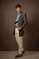 Chaquetón marrón a cuadros tipo príncipe de gales, de lana corte slim fit.