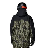 Campera de esquí Columbia con tecnología Omni-Tech impermeable y transpirable. Presenta un diseño bicolor con la parte superior en negro y la parte inferior con estampado camuflado. Incluye capucha ajustable compatible con casco, cierre frontal, múltiples bolsillos funcionales y ventilación en las axilas.