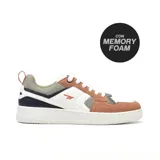 Championes Hi-Tec Marlon, color blanco con detalles en marrón y gris. Posee tecnología Memory Foam para mayor comodidad.