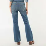 Jeans de corte flare y tiro alto en color azul con efecto lavado.