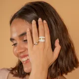 Anillo ancho de plata 925 con textura satinada y dos bandas de oro.