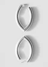 Aros hoop de diseño irregular y acabado plateado, con cierre metálico a presión.