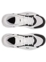 Championes de básquetbol Under Armour modelo Jet 25, con diseño en blanco y negro. Presentan una parte superior de materiales mixtos para mayor durabilidad y transpirabilidad, cuello acolchado para sujeción y entresuela Micro G® para una pisada reactiva.