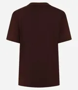 Remera de algodón de corte recto, con cuello redondo y mangas cortas. Presenta un diseño decorativo de lentejuelas bordadas en la parte frontal.