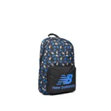 Mochila negra con estampado de logos de New Balance en azul y blanco.