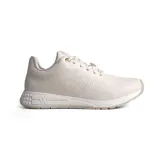 Champion deportivo Via Marte modelo Leia, color beige, con diseño de perforaciones laterales y suela con detalle de estrellas y logo en el talón.