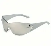 Lentes de sol envolventes con diseño futurista, montura plateada y detalle de estrella metálica en los laterales. Lentes espejados de una sola pieza.