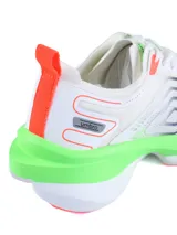 Championes deportivos Umbro modelo Spin Lock, color negro con detalles en verde azulado. Presentan un diseño aerodinámico con malla transpirable, refuerzos sintéticos y una suela de plataforma blanca con amortiguación.