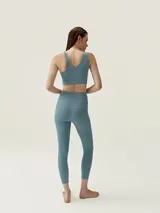 Calza larga color beige de tejido Shapplex_B con costuras laterales y cintura alta.