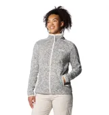 Campera de polar tipo jersey con cierre frontal completo, cuello alto y bolsillos laterales con cierre. Presenta un diseño jaspeado en tonos gris y blanco con detalles en color crema en el borde del cierre y cuello. Incluye logo de la marca bordado en el pecho.