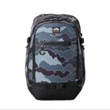 Mochila Rip Curl modelo F-Light Posse de 35 litros, con estampado de montañas en tonos grises y negros. Cuenta con múltiples compartimentos organizadores, panel frontal y trasero de EVA moldeado para mayor protección y comodidad, compartimento para portátil, bolsillo isotérmico para botella y correas para patines.