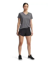 Short de entrenamiento Under Armour color negro, confeccionado en tejido de punto suave y ligero. Presenta cintura elástica con logo de la marca, bolsillos laterales y bajo con forma para mayor libertad de movimiento.