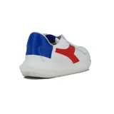 Championes Diadora Heritage de diseño urbano, color blanco con detalles en rojo y azul en los laterales y talón.