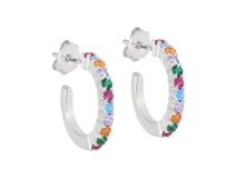 Aros de plata con diseño de medio aro y circonias multicolor engarzadas. Cierre a presión.