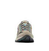 Championes de trekking Columbia modelo Crestwood, con diseño de caña baja. Presentan una combinación de cuero gamuzado y malla técnica en tonos gris y beige, con detalles en color turquesa en los cordones y el interior. Cuentan con entresuela Techlite para amortiguación y suela de goma Omni-Grip de alta tracción.