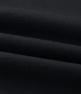 Saco deportivo Get Over de cuello alto con cierre frontal por cremallera. Presenta diseño en color bordó con rayas laterales contrastantes en los hombros y mangas, puños y bajo con acabado en rib, y estampa localizada en el pecho.