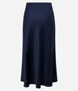 Pollera midi de satén color negro, con corte evasé y cintura elástica. Presenta una caída fluida y suave con acabado brillante.