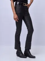 Pantalón de jean negro de corte recto, con efecto brillante.