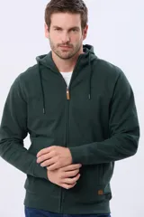 Canguro con cierre frontal, capucha con cordones y bolsillos canguro. Color verde oscuro.