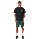Remera negra de corte relajado, confeccionada en algodón, con estampa circular naranja en el pecho.