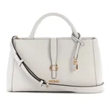 Cartera Guess modelo Carrie de color blanco, confeccionada en símil cuero con herrajes dorados. Presenta doble asa de mano, correa ajustable y desmontable, y detalle de candado colgante. Incluye el logo de la marca en la parte frontal.