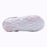 Sandalia tipo zueco de espuma EVA inyectada con diseño calado, acabado marmolado en tonos blanco y rosado, y tira trasera de caucho translúcido.