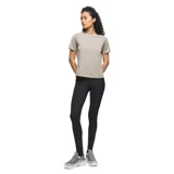 Remera deportiva Merrell Driftshade color beige claro, de manga corta con diseño raglán y paneles laterales transpirables.
