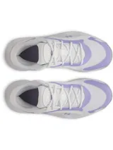 Championes de básquet Under Armour Jet 25, color blanco con detalles en lila, confeccionados con materiales mixtos y suela de goma resistente.
