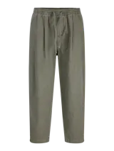 Pantalón jogger verde militar de corte holgado, con pinzas en la cintura y elástico ajustable.