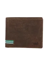 Billetera de cuero natural de color marrón con tecnología RFID. Presenta un diseño clásico con detalle de cinta a rayas en verde, blanco y verde oscuro en la esquina inferior izquierda y logo grabado en la inferior derecha. Cuenta con compartimento para billetes, múltiples ranuras para tarjetas y bolsillos.
