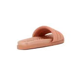 Sandalias Modare color rosa chicle, con plantilla texturizada y tira ancha acolchada.