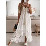 Vestido largo de encaje calado color blanco, con diseño de falda irregular más corta adelante. Presenta escote en V con cordones decorativos y borlas, tirantes finos y detalle de cintura marcada.