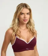 Soutien tipo bralette de color blanco hueso, sin costuras (seamless), con copas moldeadas y escote en V. Presenta una banda ancha elástica bajo el busto para mayor soporte y tirantes finos ajustables.