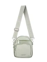 Bandolera de lona color verde menta, con diseño compacto de dos compartimentos frontales con cierre. Incluye correa ajustable con logo de la marca estampado y logo metálico en la parte inferior.