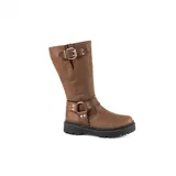 Bota de caña alta confeccionada en cuero vacuno encerado color chocolate. Presenta una suela track negra de 3 cm, hebilla metálica ajustable en la parte superior de la caña y una tira decorativa con herrajes niquelados en la zona del tobillo.