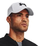 Gorro Under Armour azul con logo bordado en blanco.